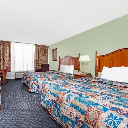 Days Inn & Suites By Wyndham Se Columbia Ft Jackson Zewnętrze zdjęcie