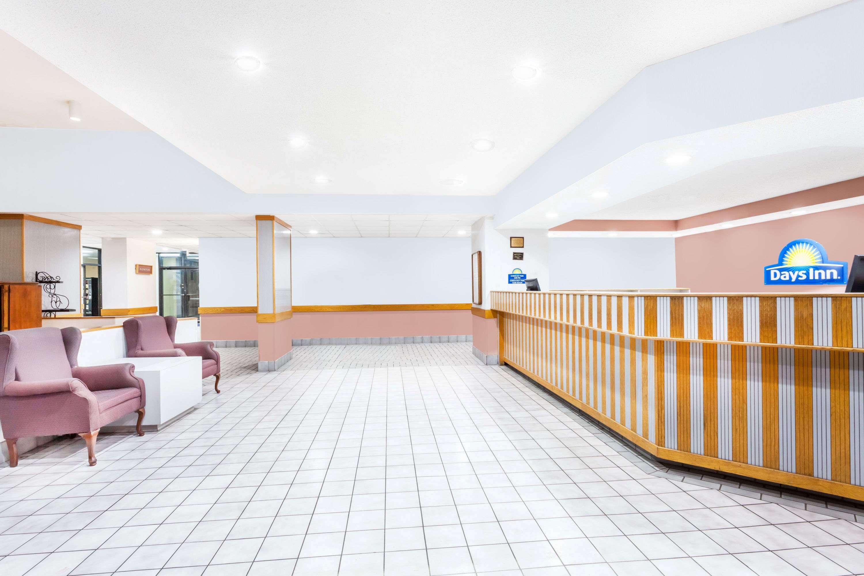 Days Inn & Suites By Wyndham Se Columbia Ft Jackson Zewnętrze zdjęcie