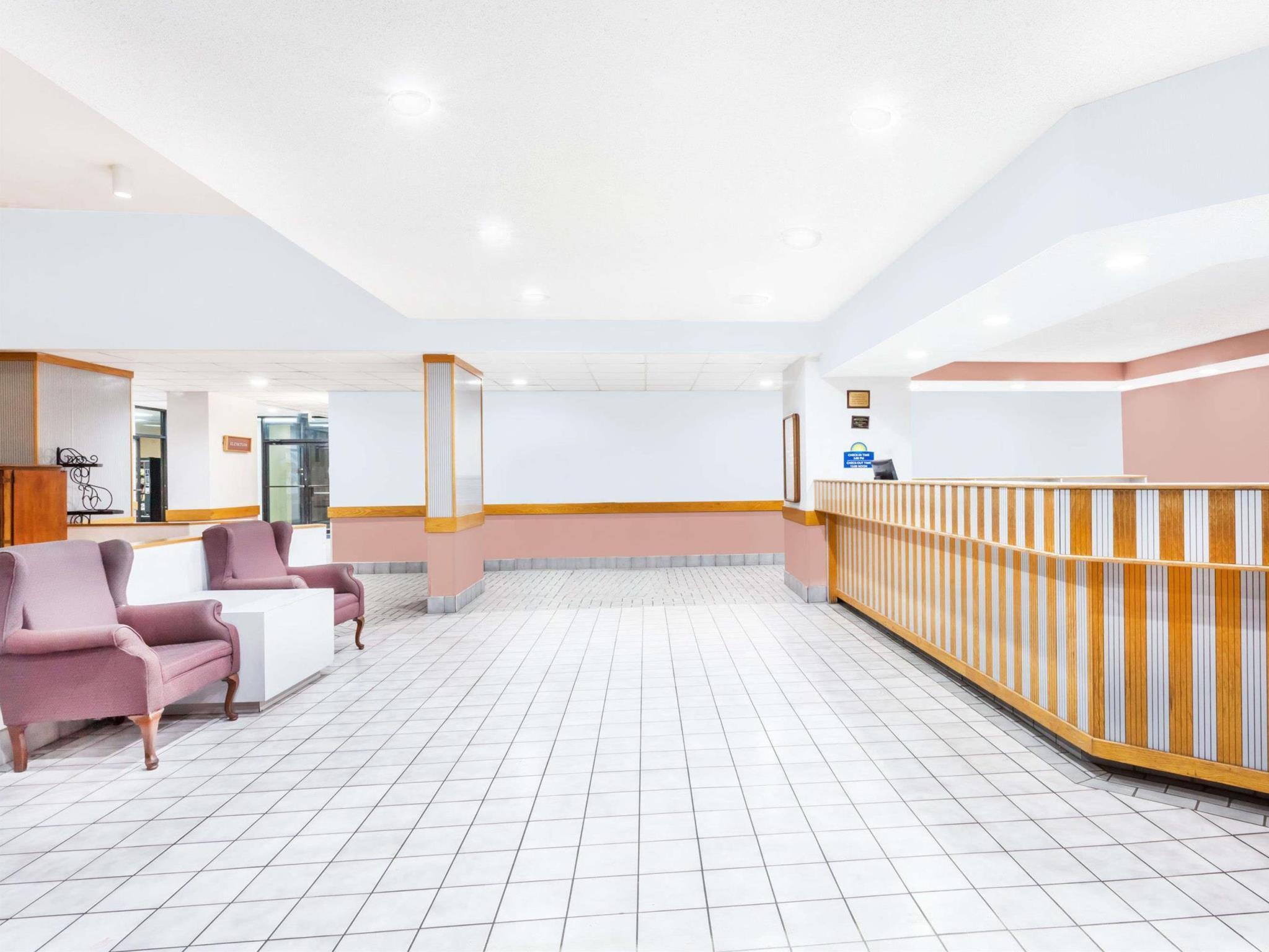 Days Inn & Suites By Wyndham Se Columbia Ft Jackson Zewnętrze zdjęcie
