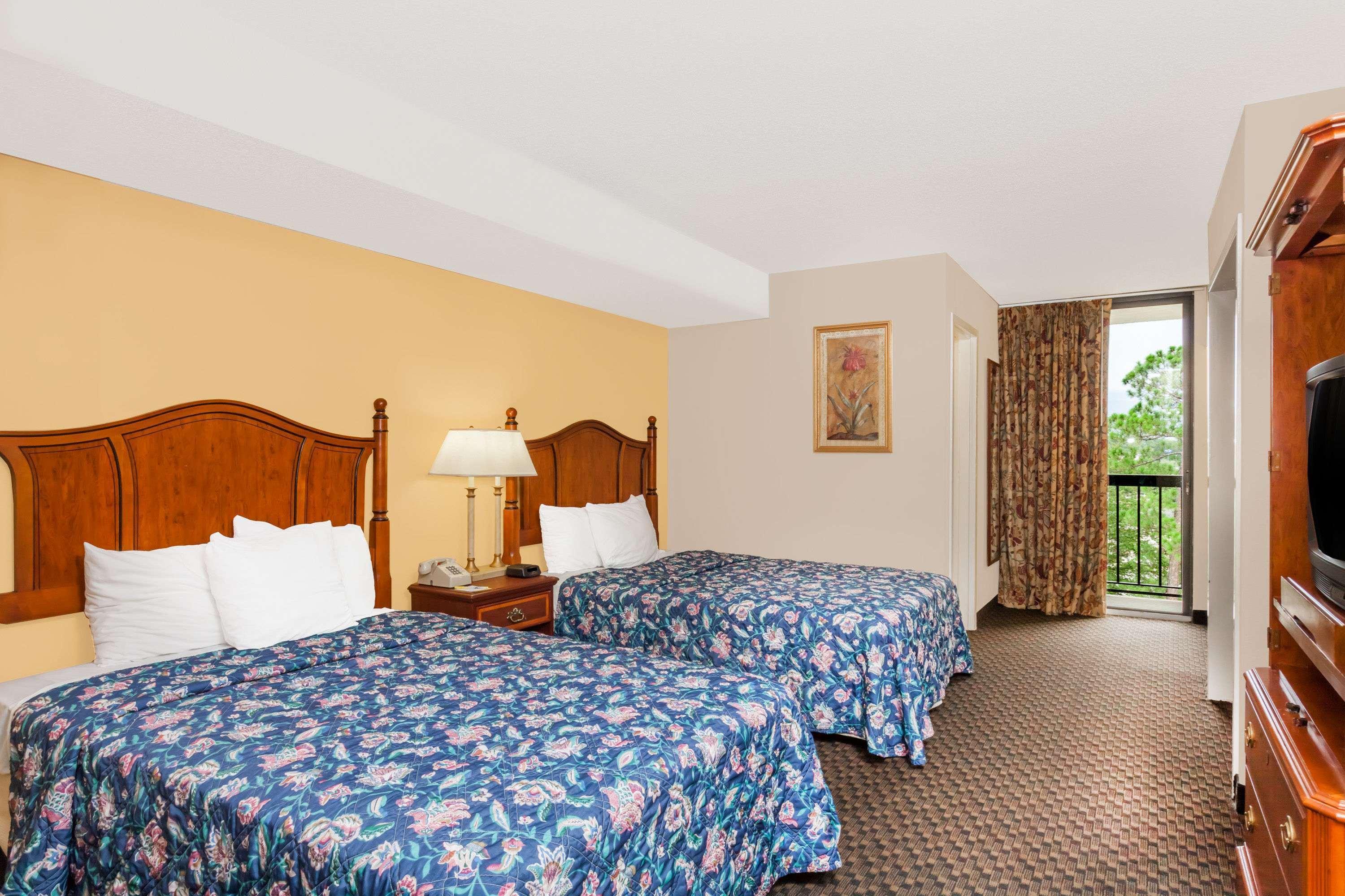 Days Inn & Suites By Wyndham Se Columbia Ft Jackson Zewnętrze zdjęcie